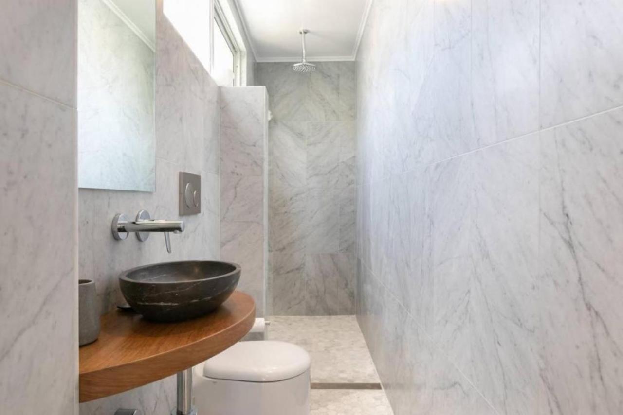 Upscale Cliffside Studio With Ocean Views North Bondi Sydney Exterior photo