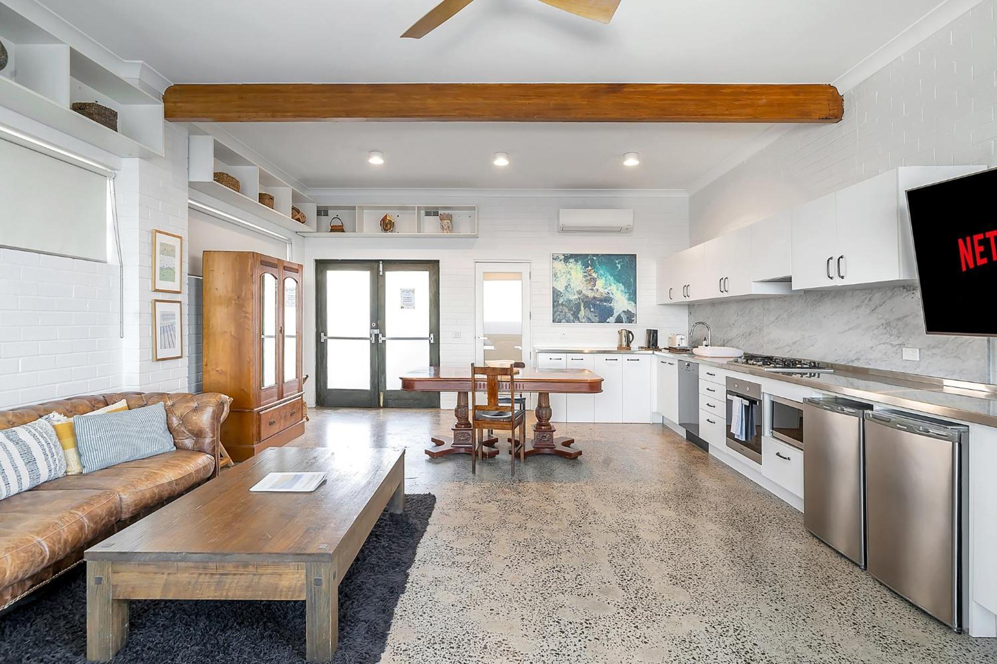 Upscale Cliffside Studio With Ocean Views North Bondi Sydney Exterior photo