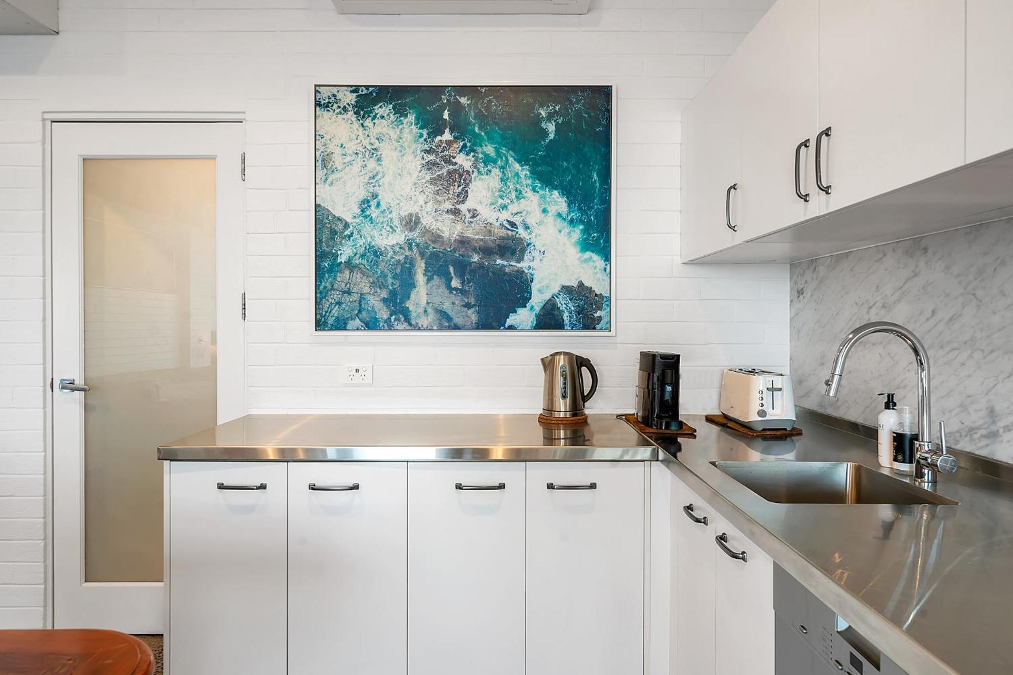 Upscale Cliffside Studio With Ocean Views North Bondi Sydney Exterior photo